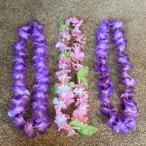 3 Flower leis